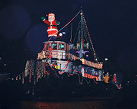Holiday-guide-pick-art_Lighted-Yacht-Parade_2012_credit-Fred-Fago.gif