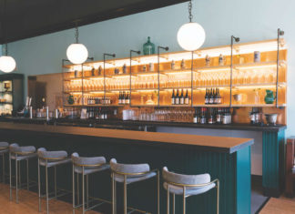 Alameda’s Park Street Welcomes Mo’s Wine Bar Alameda's Park Street welcomes Mo's Wine Bar